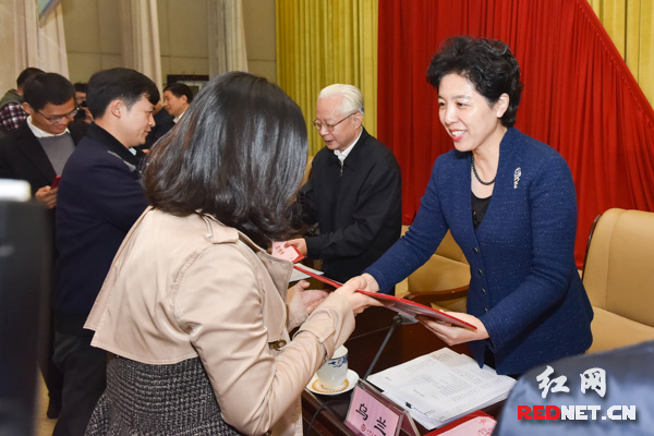 湖南省优秀新闻作品优秀新闻工作者表彰报告会召开