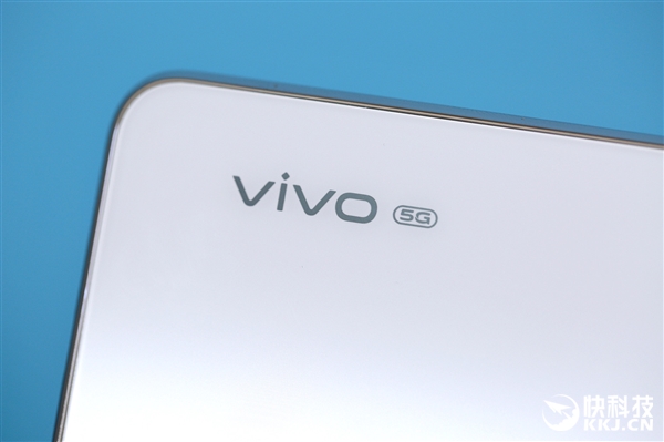 170g最轻薄5G手机 vivo S7月光白开箱图赏