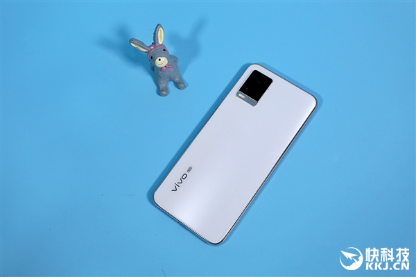 170g最轻薄5G手机 vivo S7月光白开箱图赏