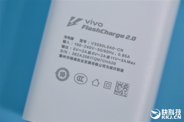 170g最轻薄5G手机 vivo S7月光白开箱图赏