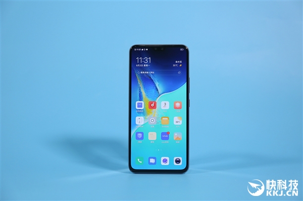 170g最轻薄5G手机 vivo S7月光白开箱图赏