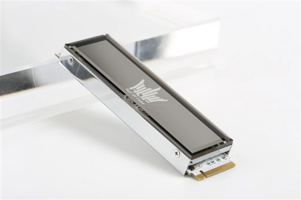 影驰宣布新一代PCIe 4.0 SSD：读取勇破7GB/s