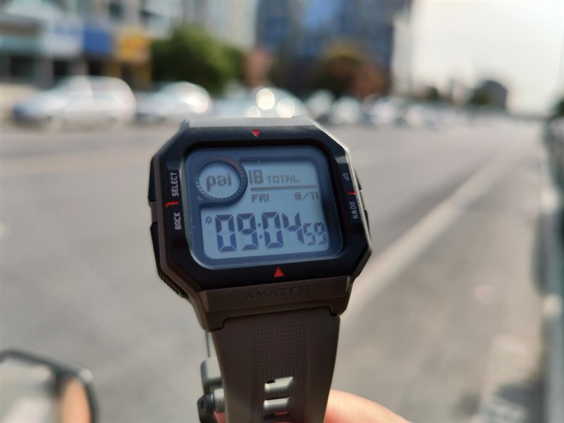 复古经典造型爷青回！华米Amazfit Neo评测：健康运动全能的电子表