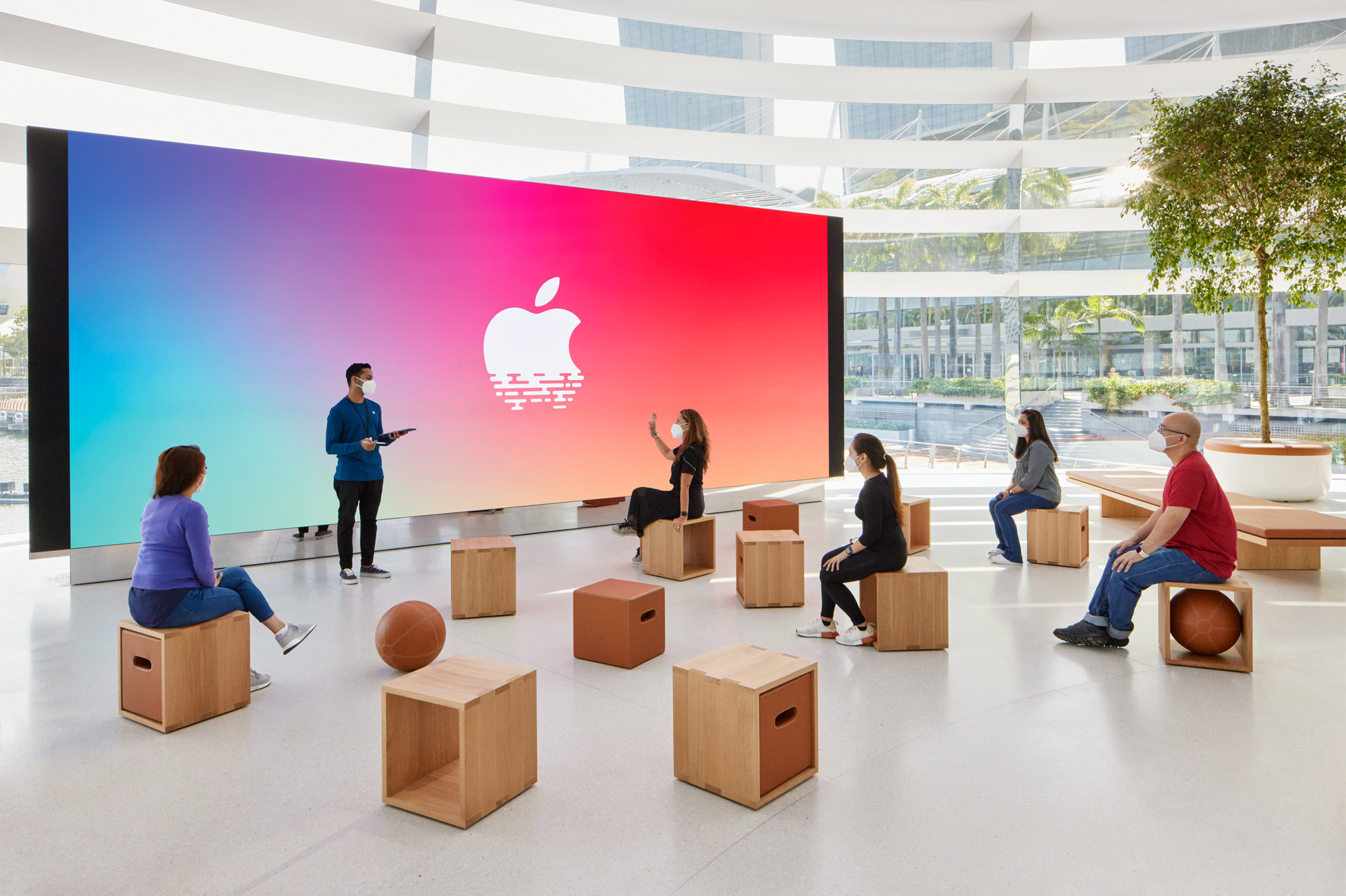 苹果官宣：全球首家水上Apple Store周四开业