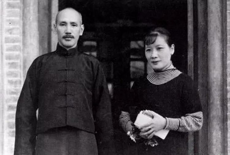蒋介石的老婆是谁_蒋介石的几任妻子简介