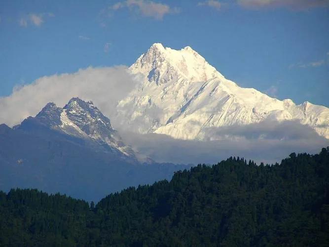 世界海拔最高的山脉在哪_世界上海拔最高的十大山脉