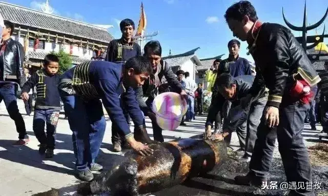 彝族的新年风俗有什么_彝族的新年风俗习惯