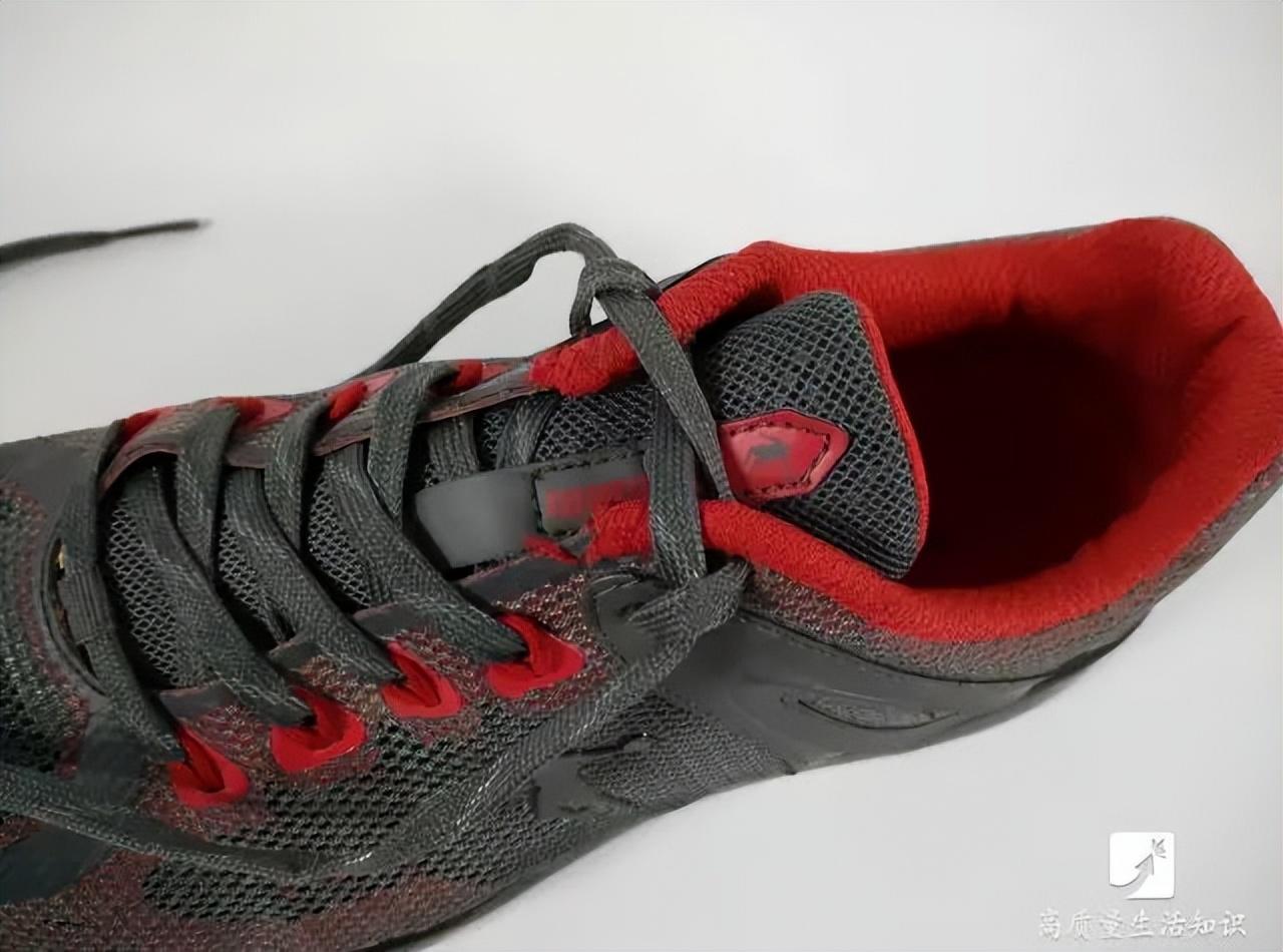 运动鞋上多出来两个洞目的是什么_运动鞋上两个洞的作用