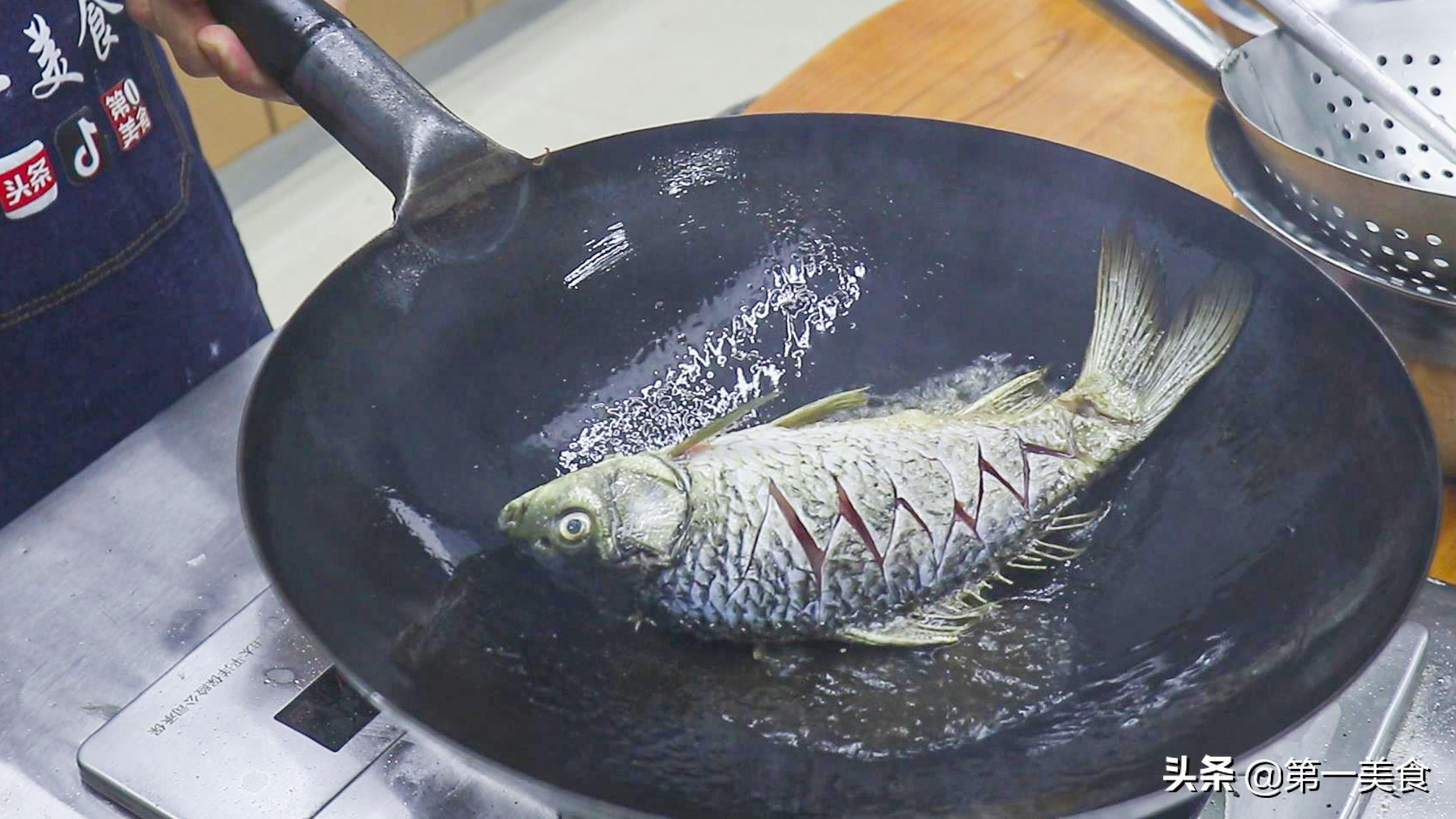 鲫鱼炖豆腐怎么做_鲫鱼炖豆腐的做法教程