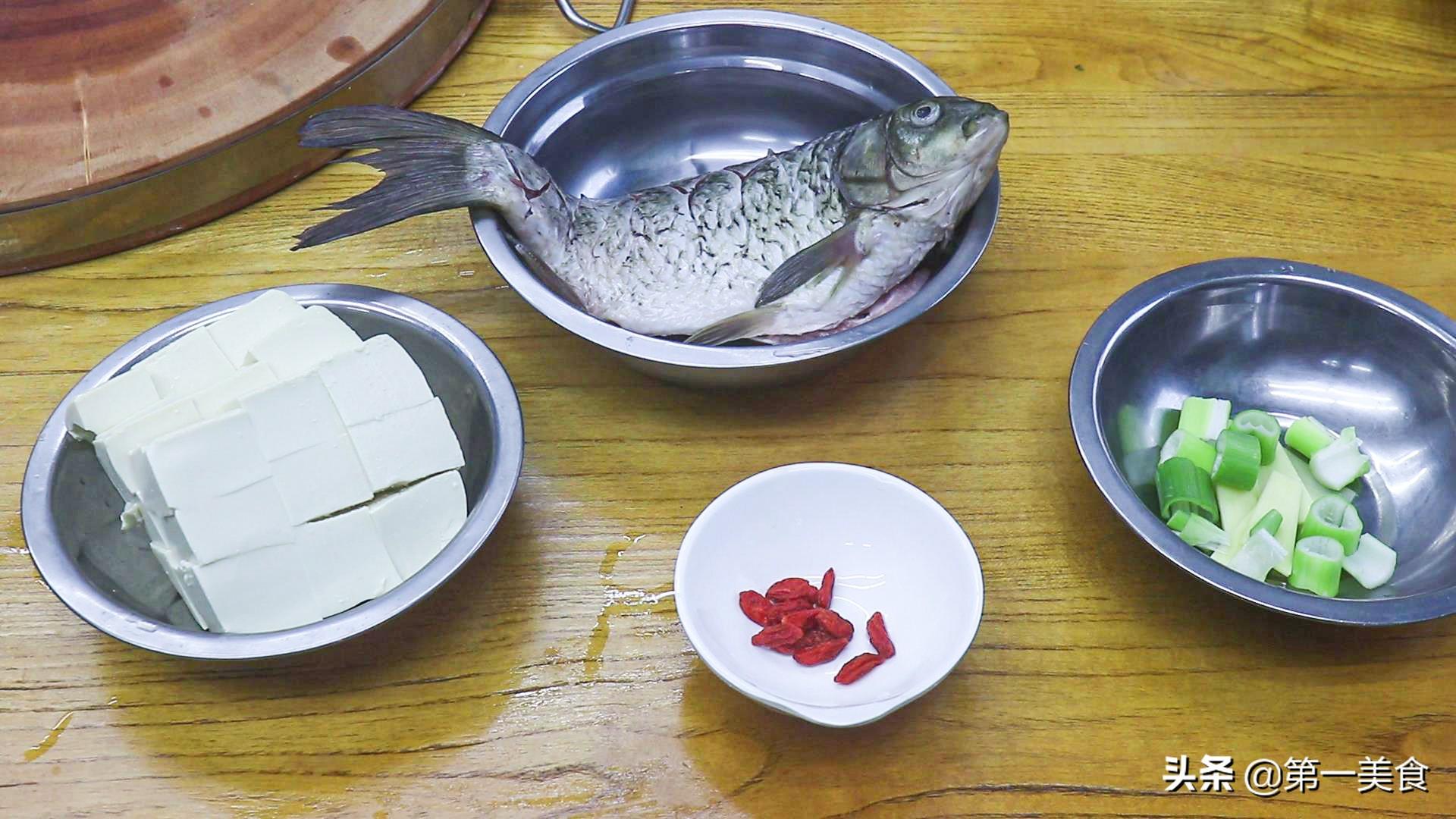 鲫鱼炖豆腐怎么做_鲫鱼炖豆腐的做法教程