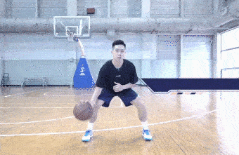 篮球怎么练基本功_篮球入门怎么练习