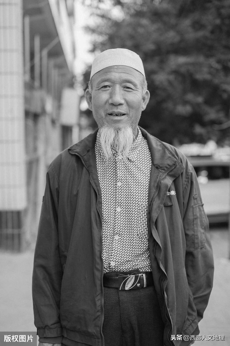 回族的服饰特点是怎样的_回族的服饰特点和风俗习惯