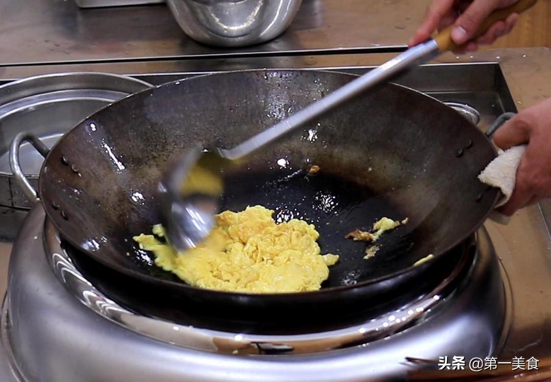 洋葱炒鸡蛋是怎么炒的_洋葱炒鸡蛋的做法教程