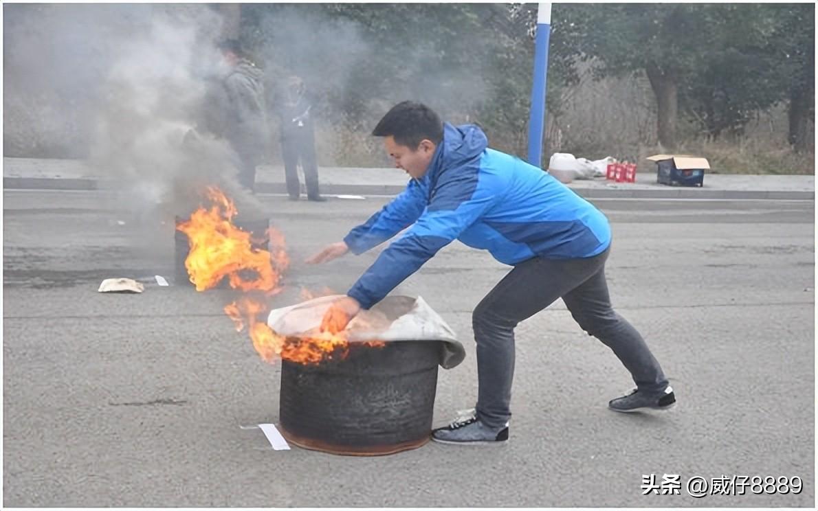 为什么油起火不能用水扑灭_灭火的原理