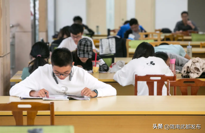 大学专业怎么选_大学专业就业率排名