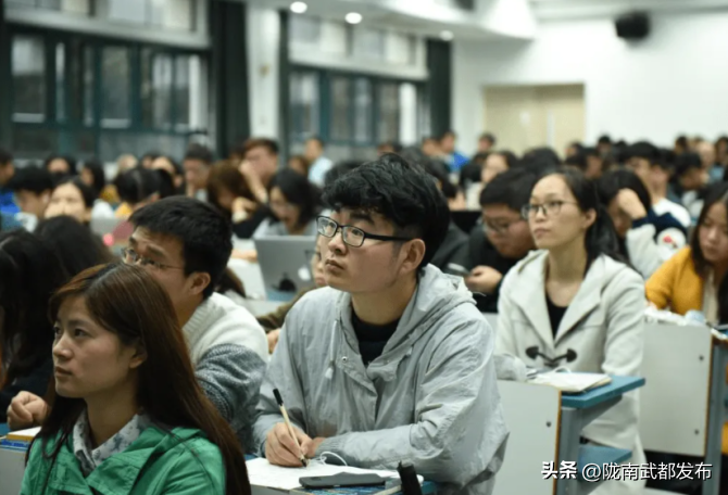 大学专业怎么选_大学专业就业率排名