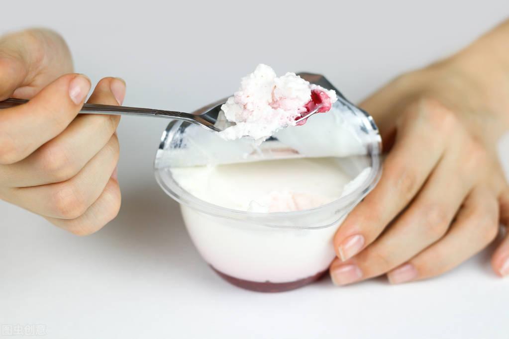 减脂期能喝酸奶吗_减脂期喝酸奶会胖吗