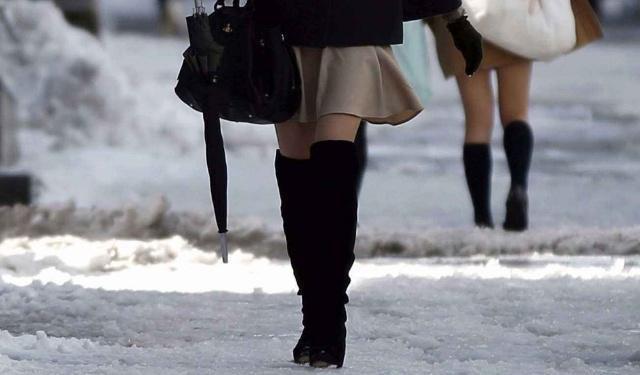 为什么日本女生穿裙子_一年四季都穿短裙吗