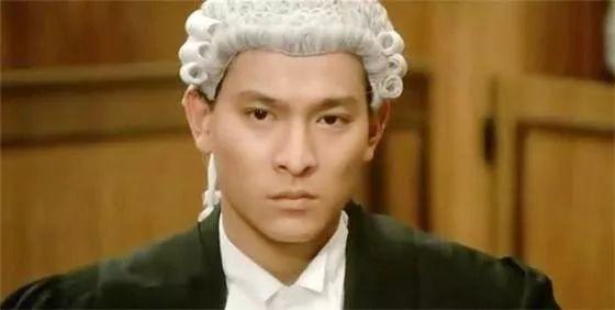 为什么香港律师要戴头套_律师的假发有什么意义