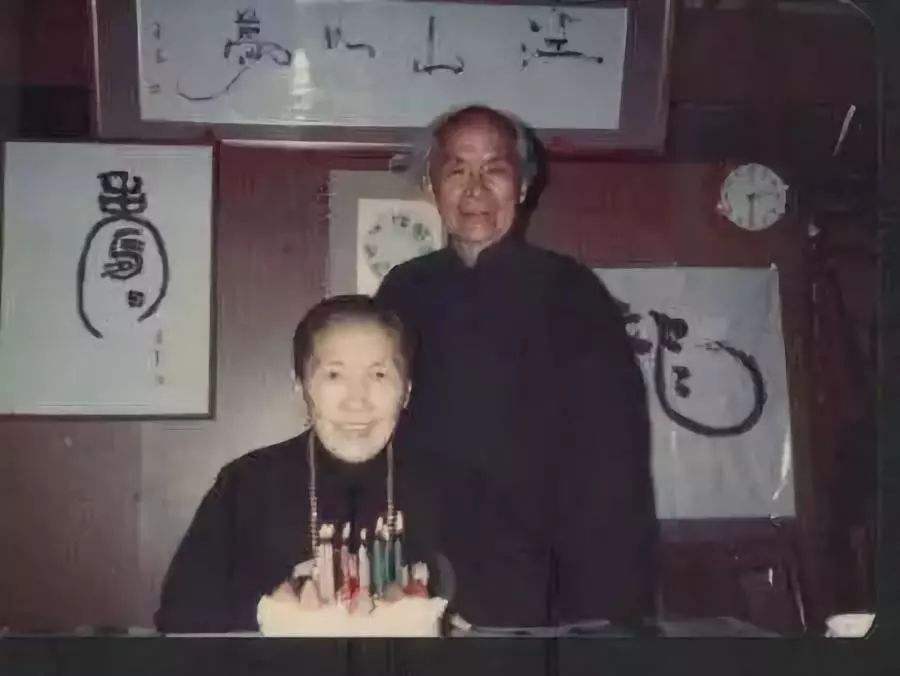 张爱玲为什么有恋父情结_张爱玲的感情史