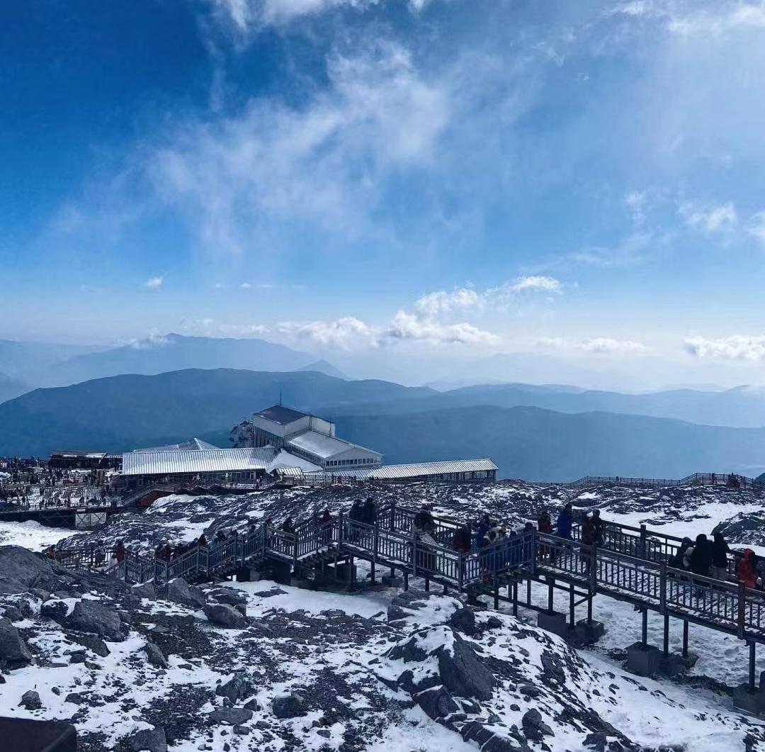 爬玉龙雪山需要准备哪些东西，爬玉龙雪山怎么穿衣