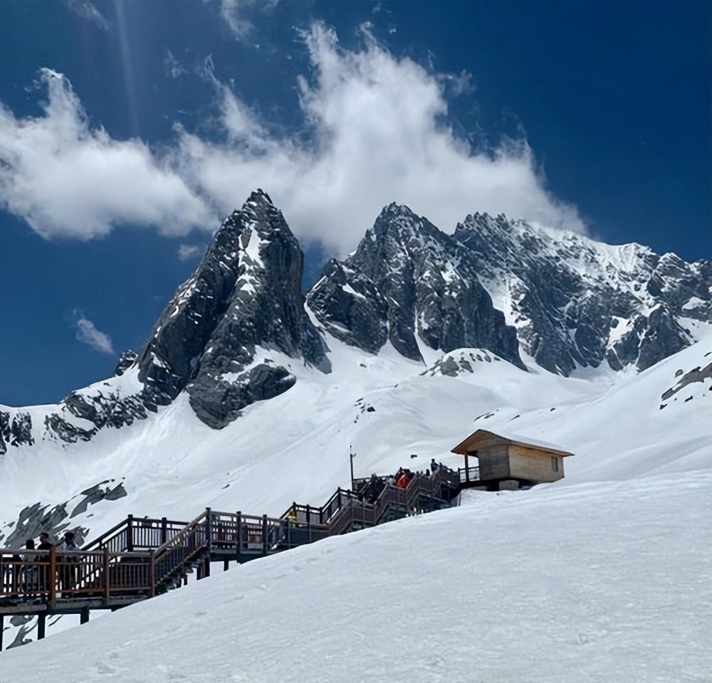 爬玉龙雪山需要准备哪些东西，爬玉龙雪山怎么穿衣