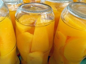 黄桃罐头怎么做正宗，如何在家自制黄桃罐头