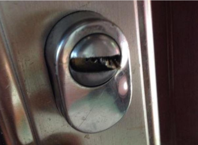 钥匙断锁里怎么办，钥匙断在锁里取出窍门