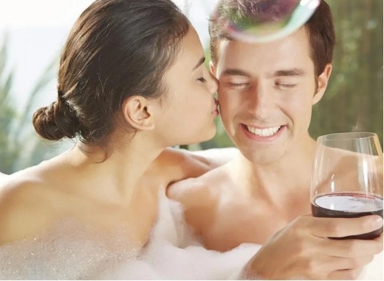 情侣为什么不能一起洗澡，情侣洗澡的科学解释
