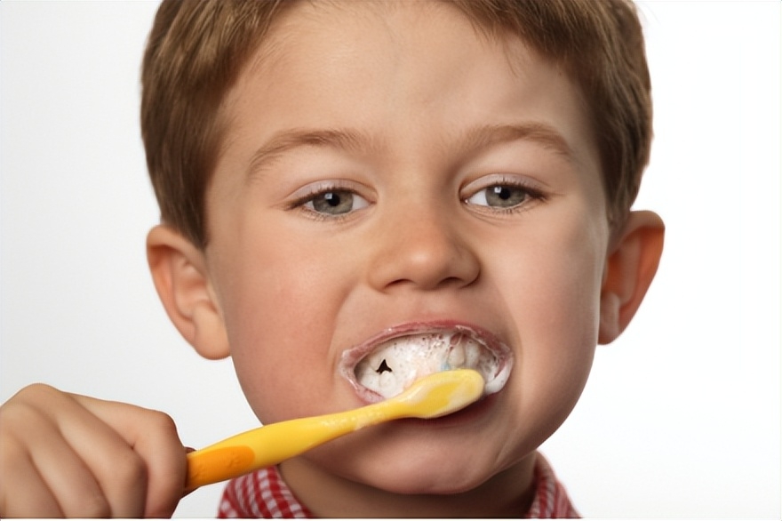 儿童牙膏选择含氟的吗，含氟牙膏可以天天用吗