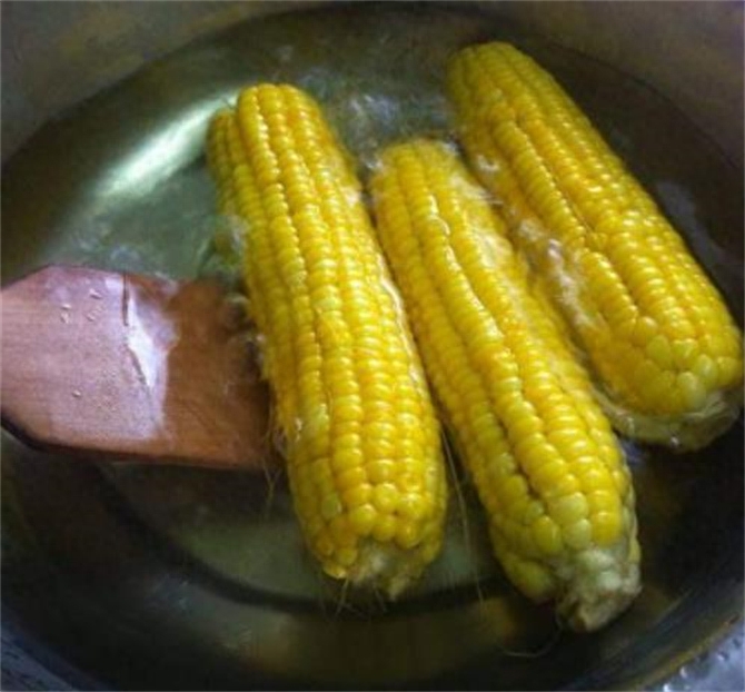 煮玉米是冷水还是水开后下锅，玉米放锅里要煮多久