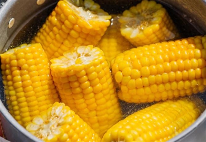 煮玉米是冷水还是水开后下锅，玉米放锅里要煮多久