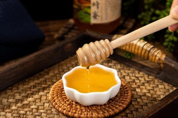 绿豆汤加蜂蜜可以解酒吗，绿豆加蜂蜜作用与功效