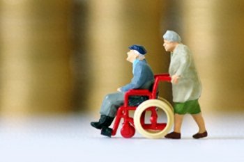 为什么大多数老人不愿意去养老院，老人去养老院好吗