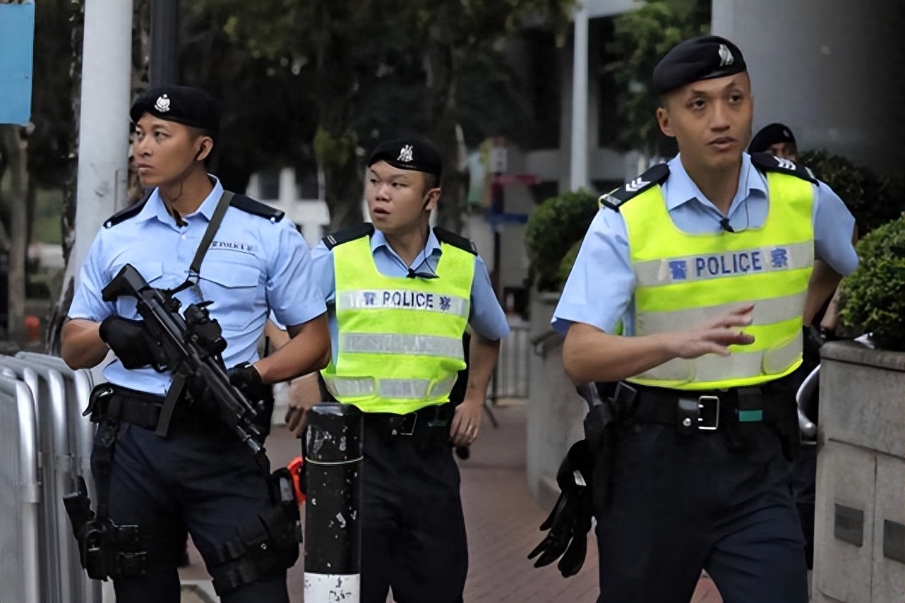 香港警察白衬衫是什么警种，香港白色警服级别