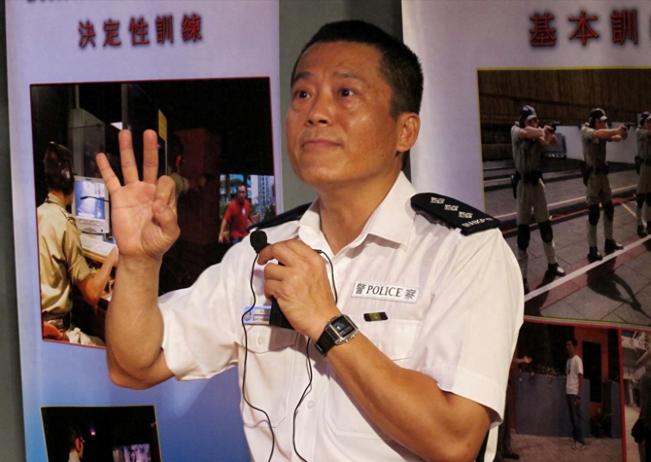 香港警察白衬衫是什么警种，香港白色警服级别