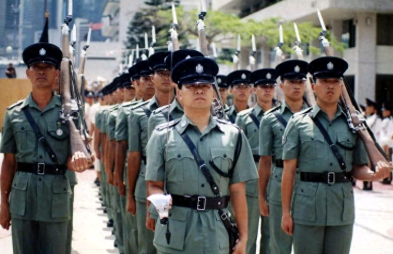 香港警察白衬衫是什么警种，香港白色警服级别