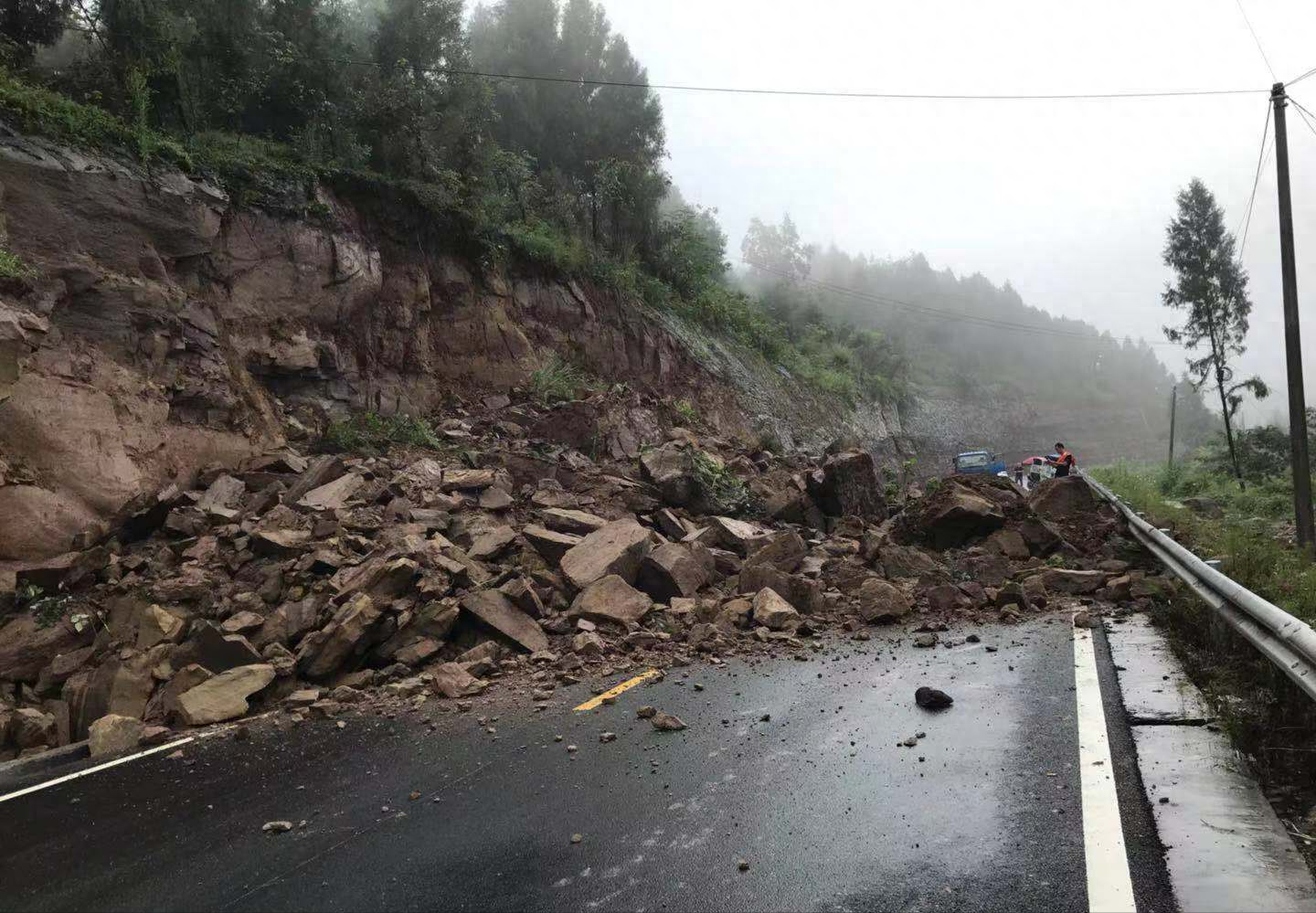 山体滑坡和泥石流有什么区别，哪个更危险