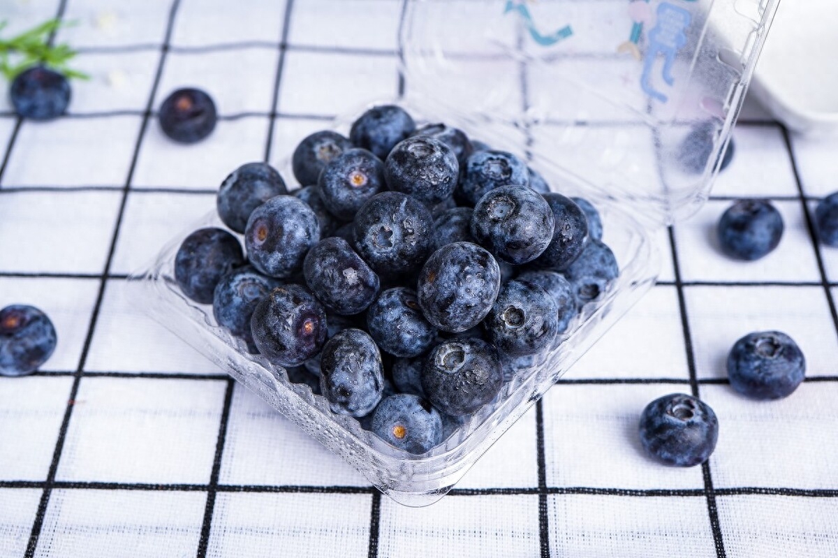 蓝莓的白霜需要洗吗，蓝莓怎么洗