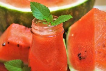 西瓜和什么搭配榨汁好喝，西瓜的最佳搭配种类