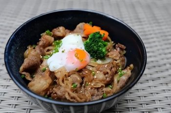 牛丼饭怎么念，牛丼饭的读法