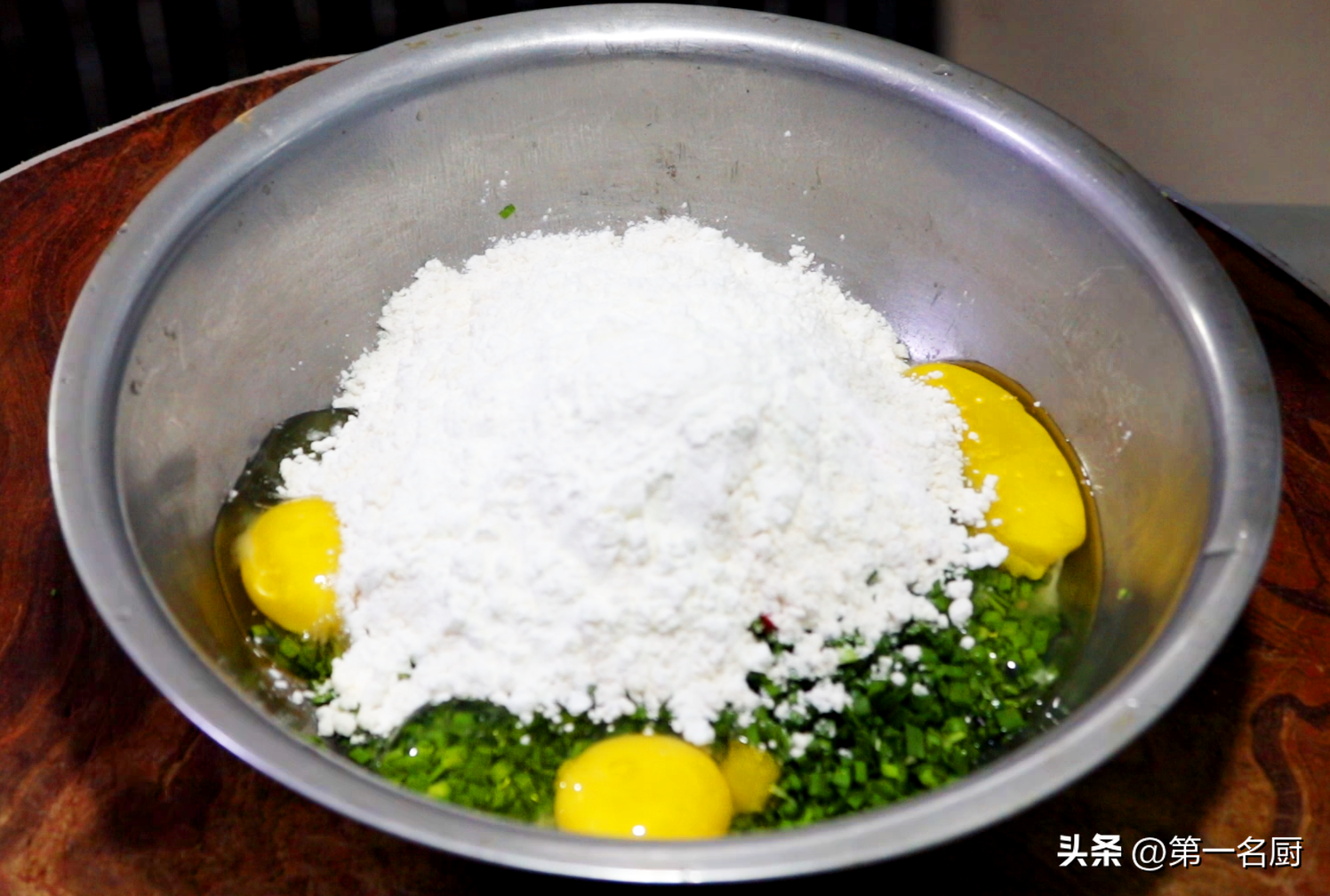 韭菜鸡蛋饼怎么做，韭菜鸡蛋饼的家常做法