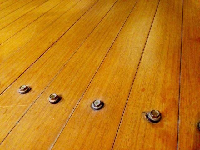 实木地板有虫眼是质量问题么？实木地板有虫眼怎么办？