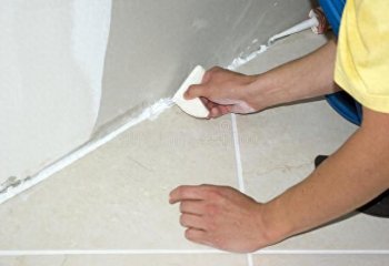 白色地板砖美缝用什么颜色？白色地板砖美缝颜色怎么搭配？